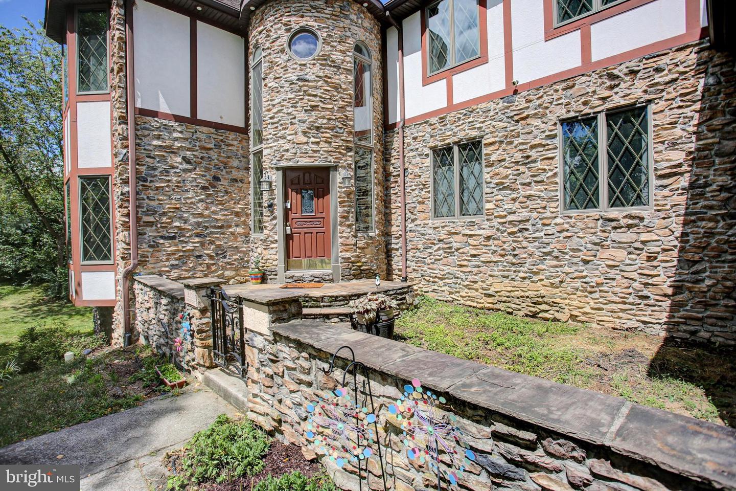 2013 Castlegreen Ct Property Photo 3