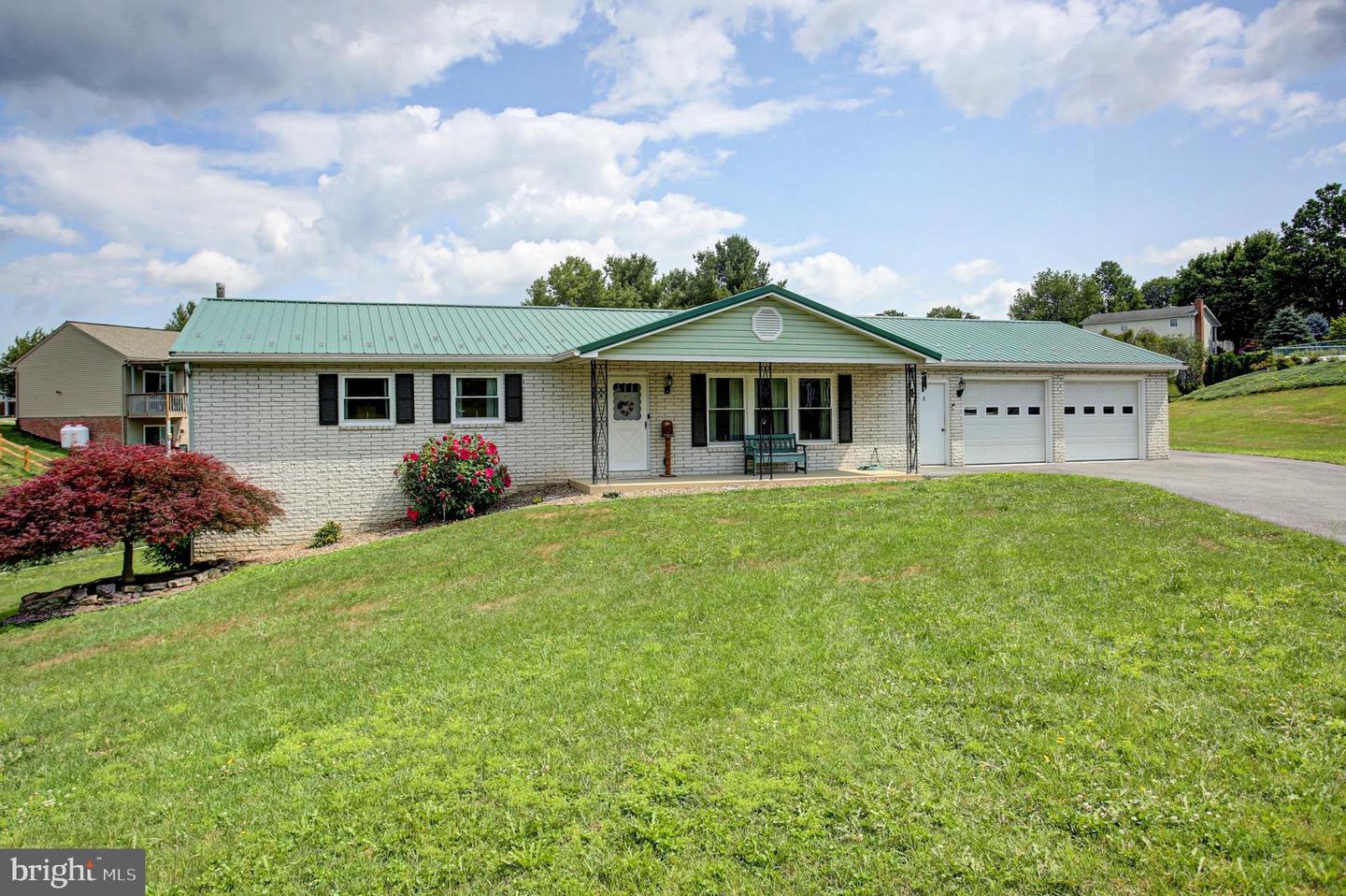10 Surrey Court Property Photo 1