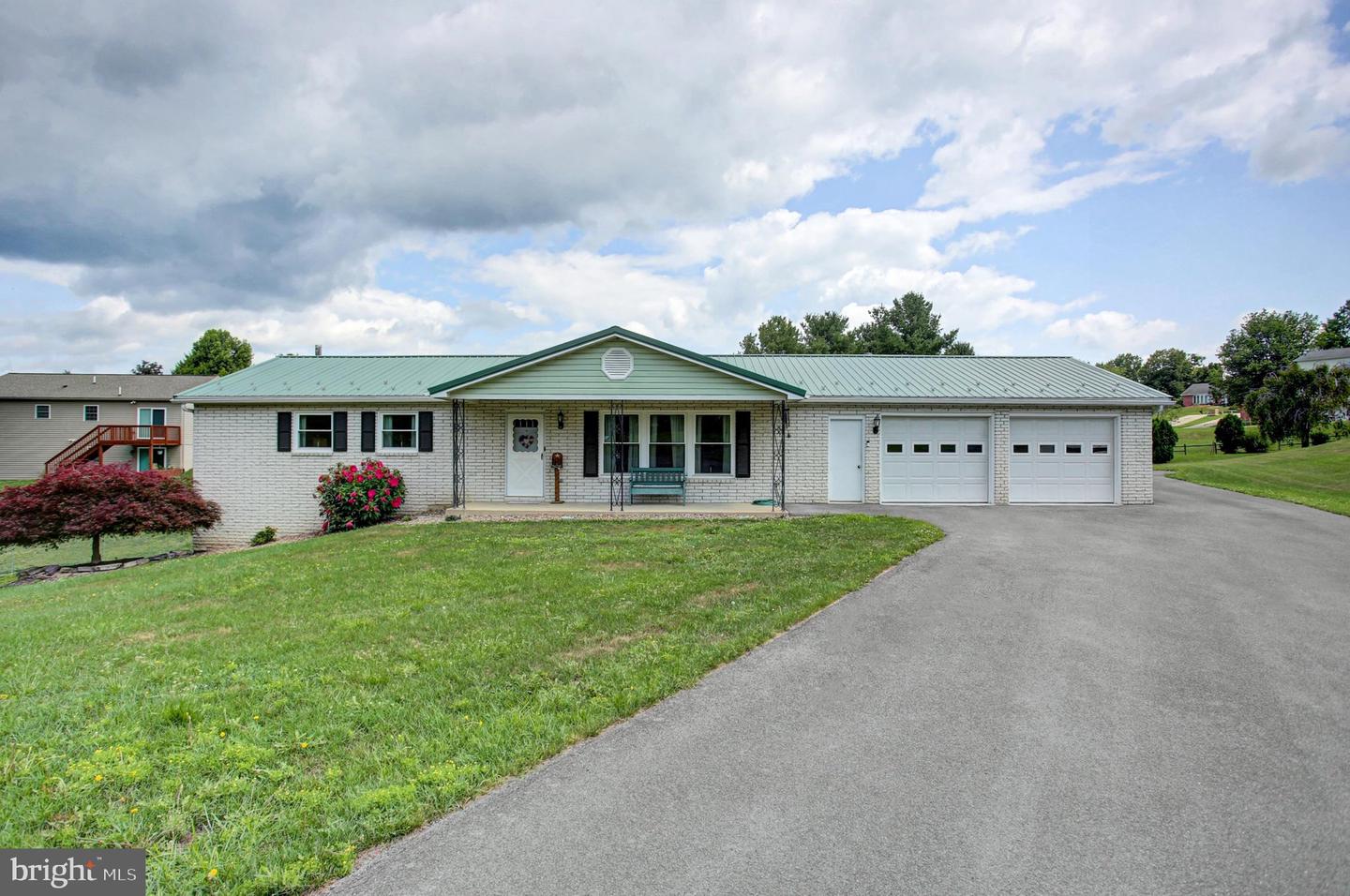 10 Surrey Court Property Photo 4
