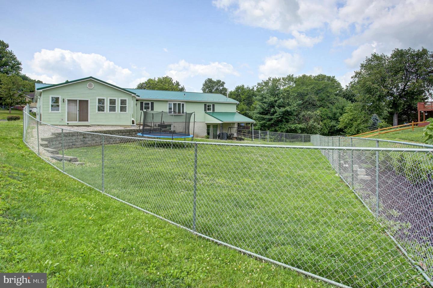 10 Surrey Court Property Photo 5