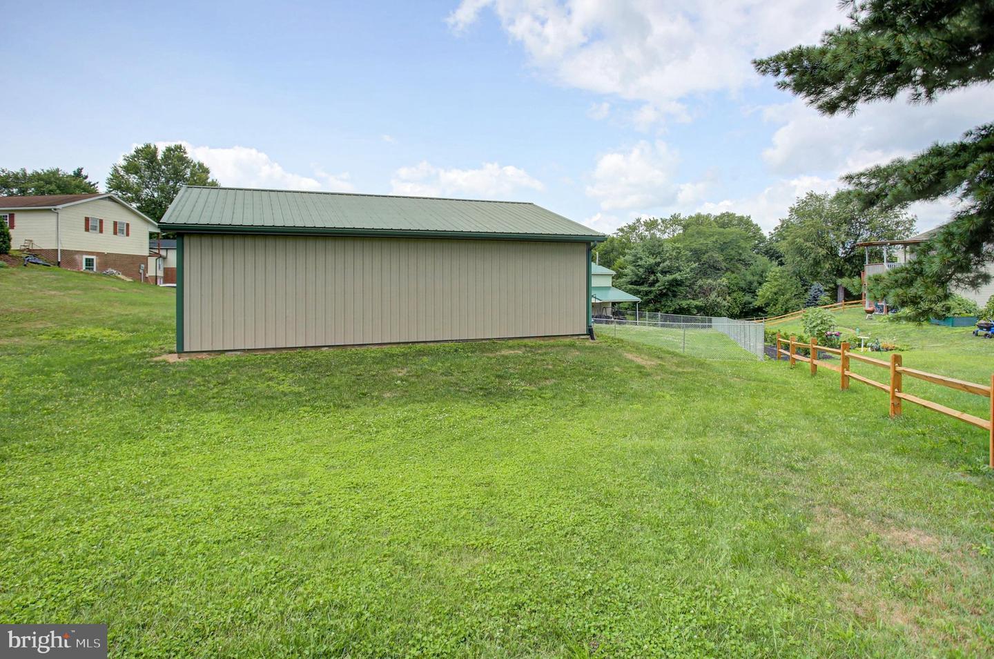 10 Surrey Court Property Photo 7