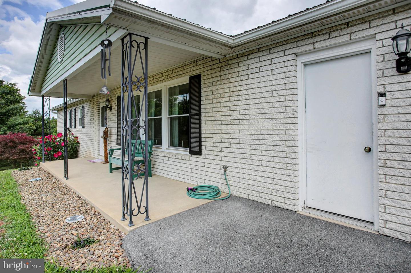 10 Surrey Court Property Photo 8