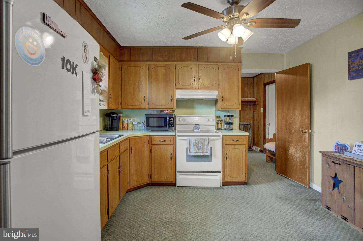 10 Surrey Court Property Photo 17