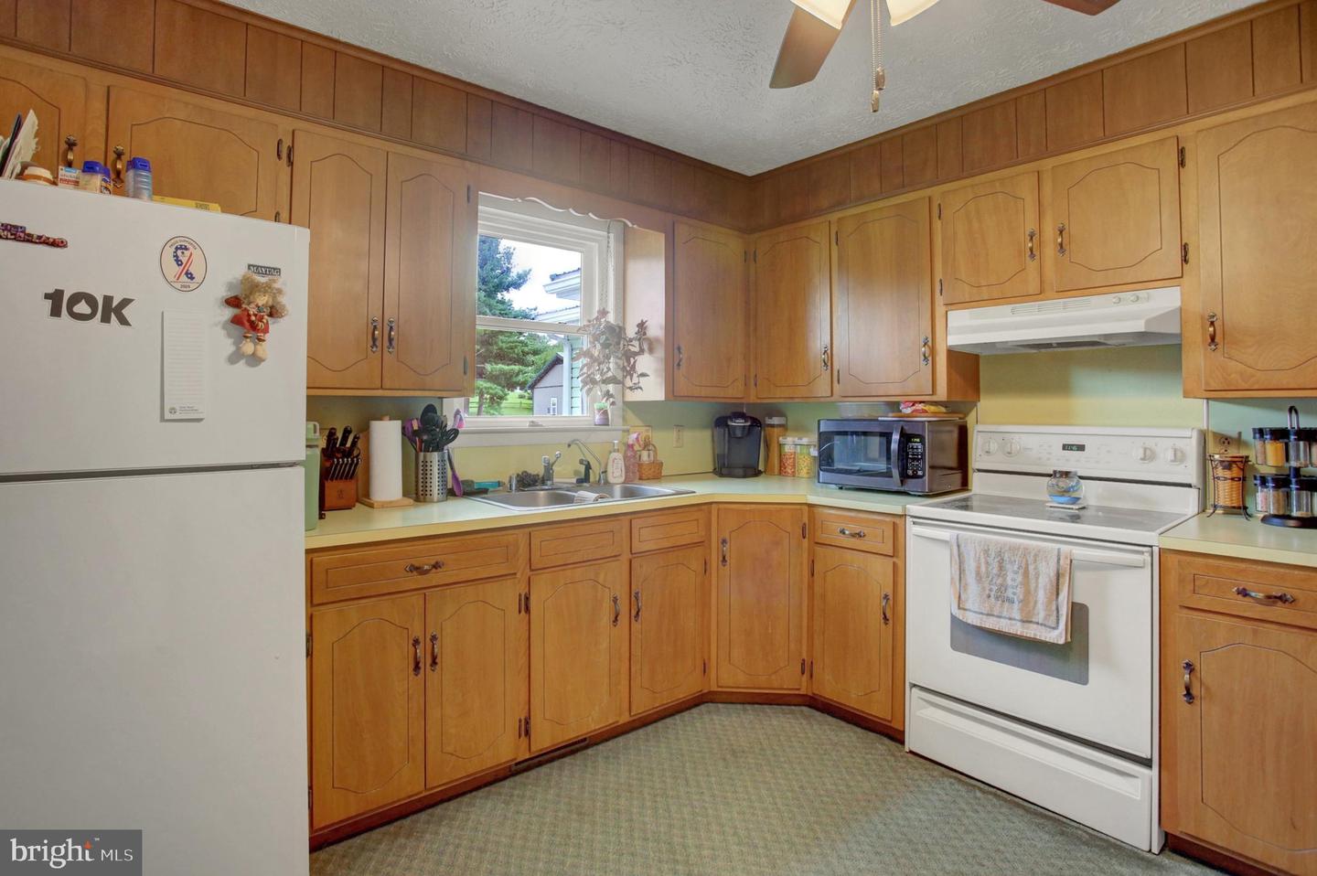 10 Surrey Court Property Photo 18