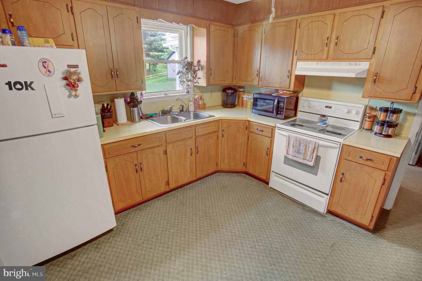 10 Surrey Court Property Photo 19