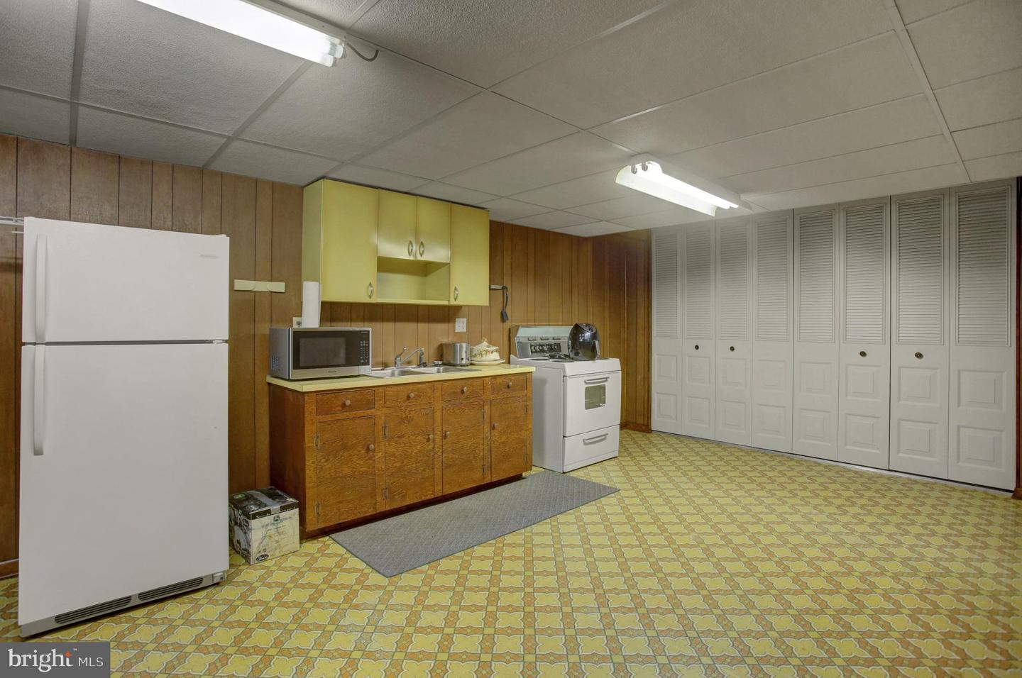 10 Surrey Court Property Photo 37