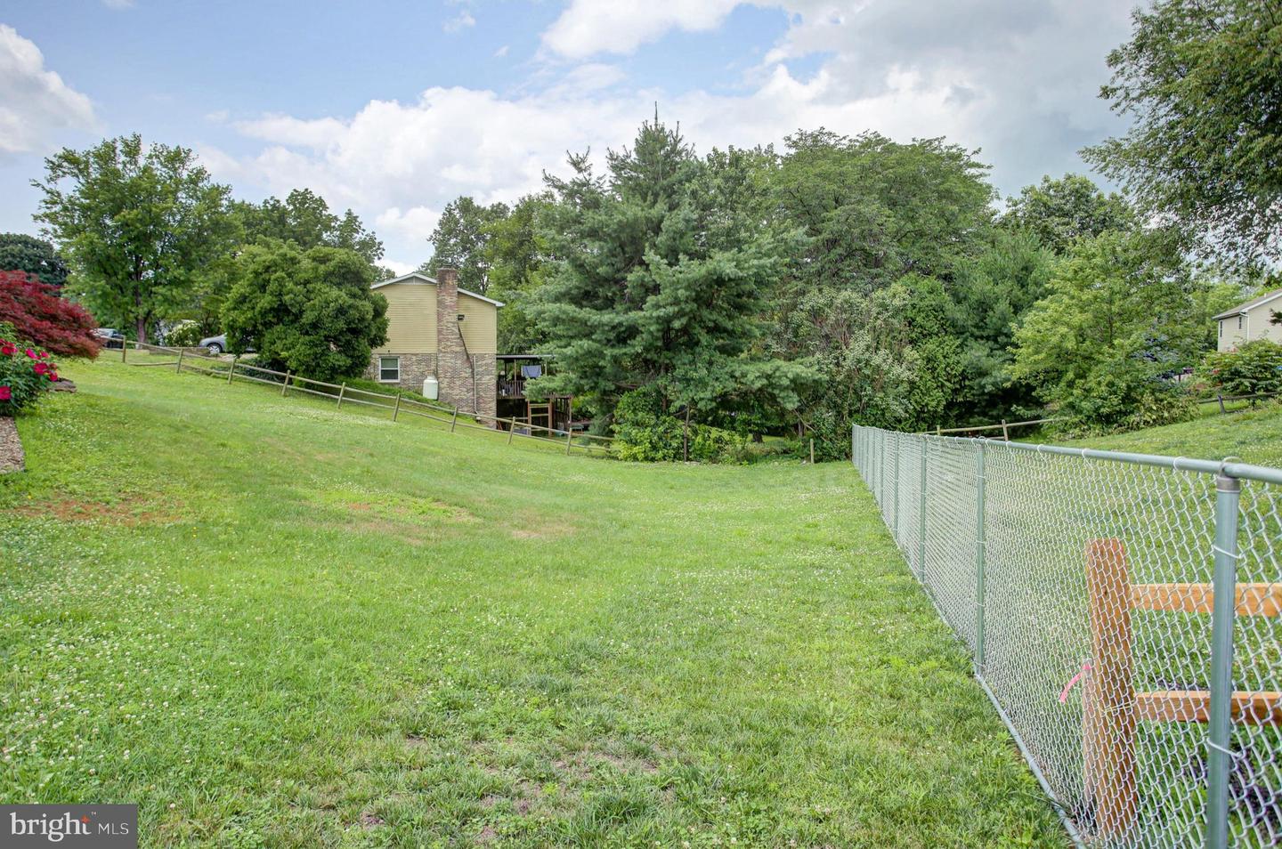 10 Surrey Court Property Photo 47