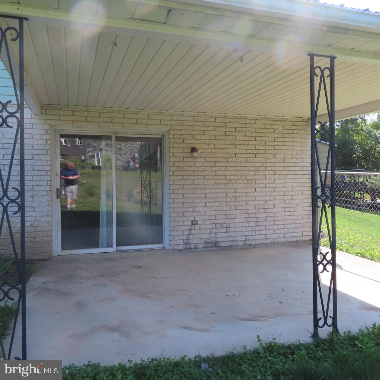 10 Surrey Court Property Photo 58