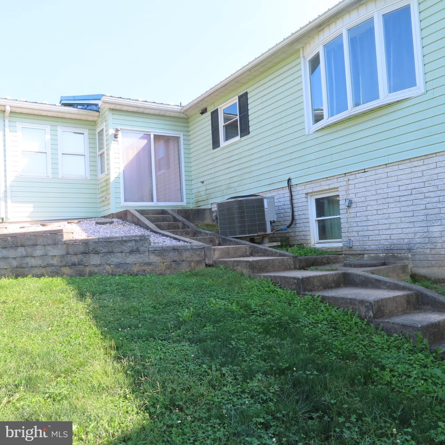 10 Surrey Court Property Photo 59