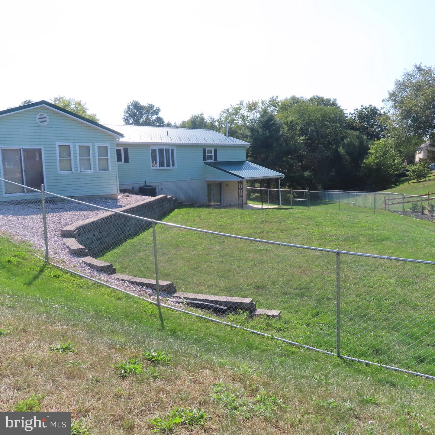 10 Surrey Court Property Photo 61