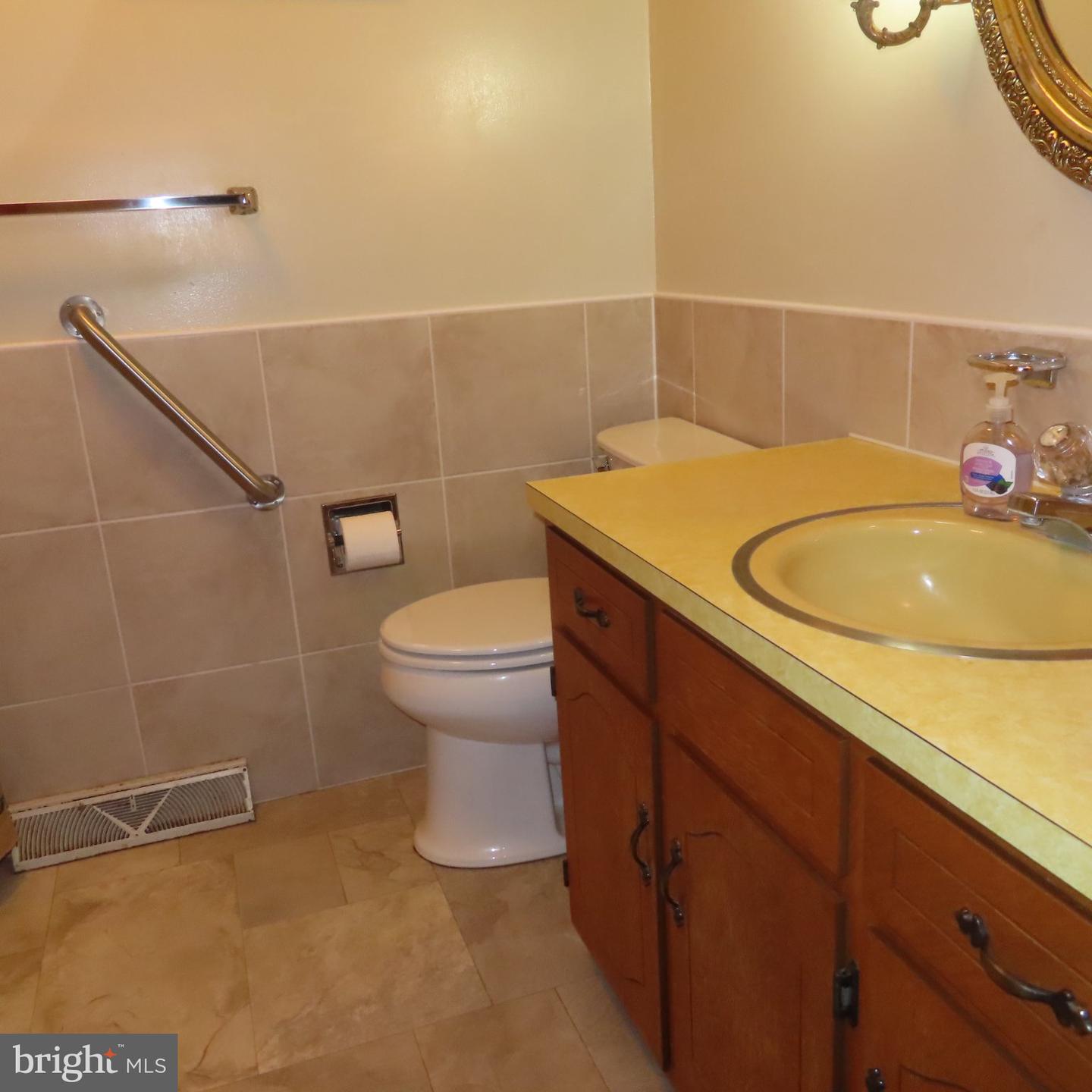 10 Surrey Court Property Photo 65