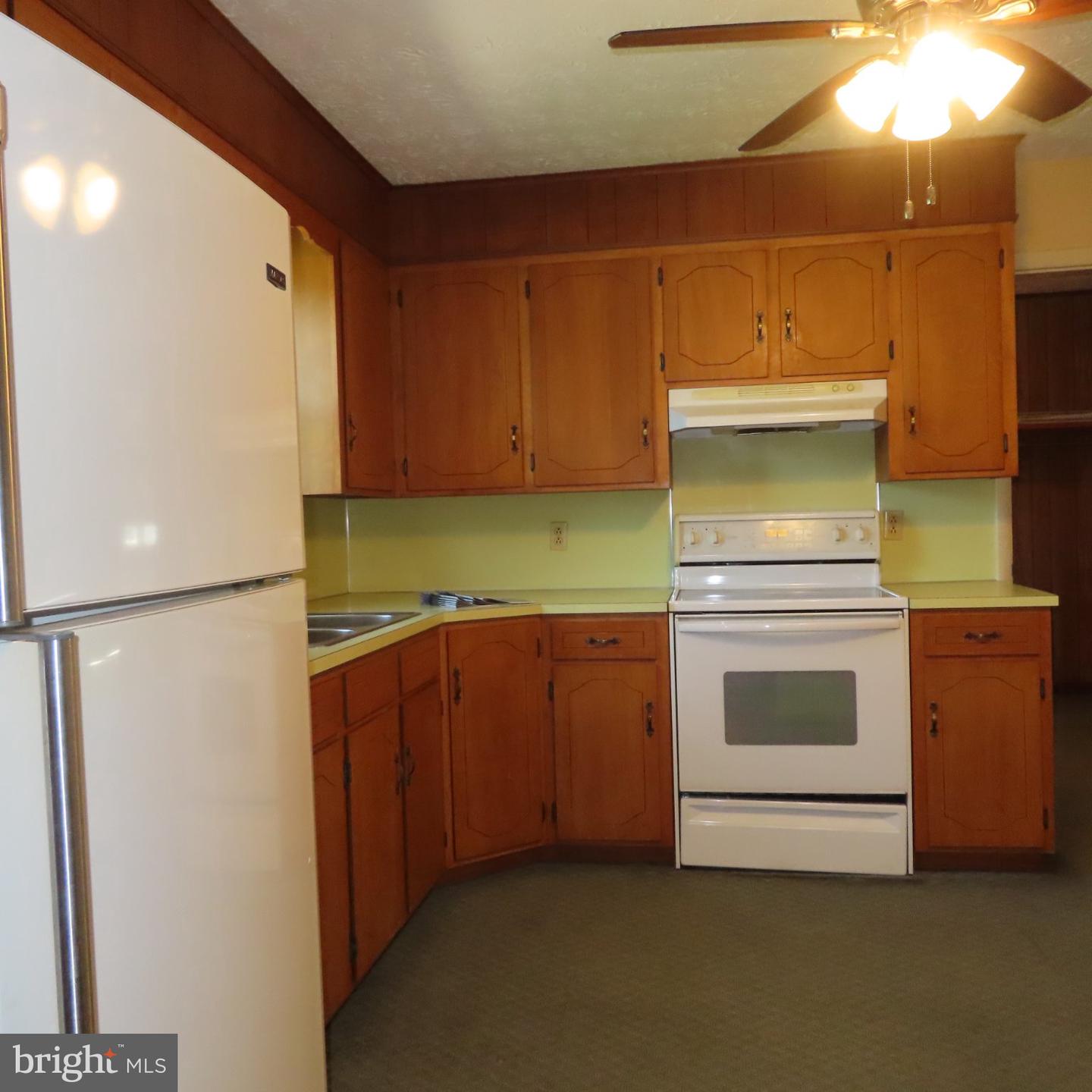 10 Surrey Court Property Photo 72