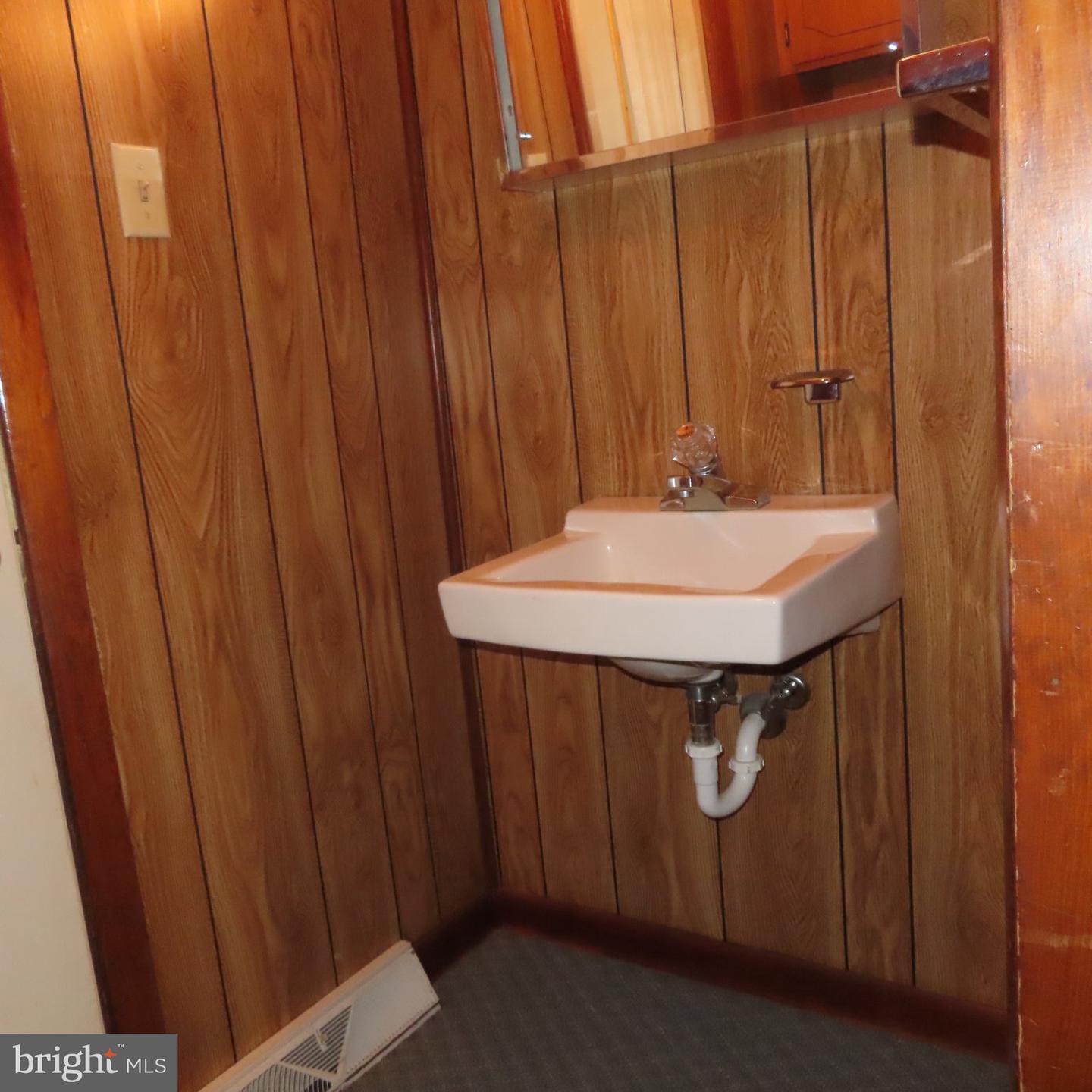 10 Surrey Court Property Photo 78