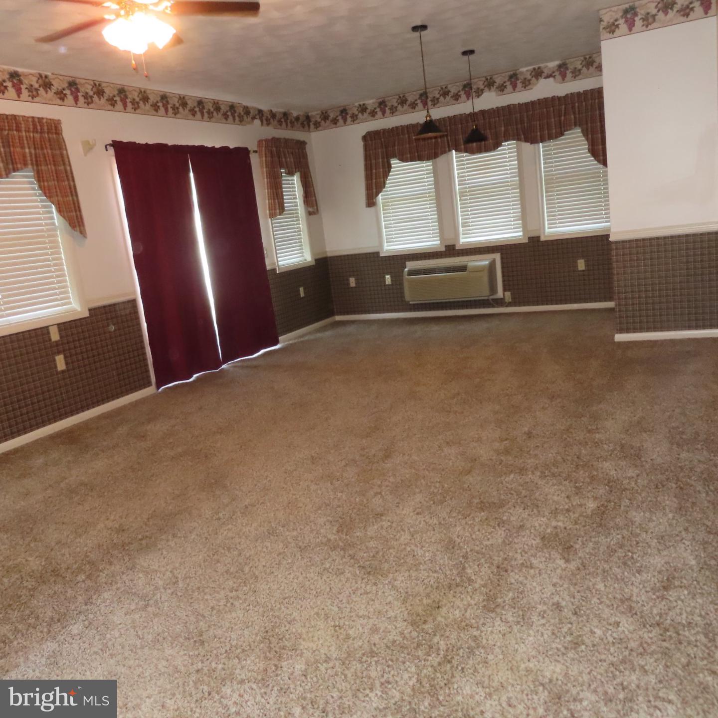 10 Surrey Court Property Photo 79