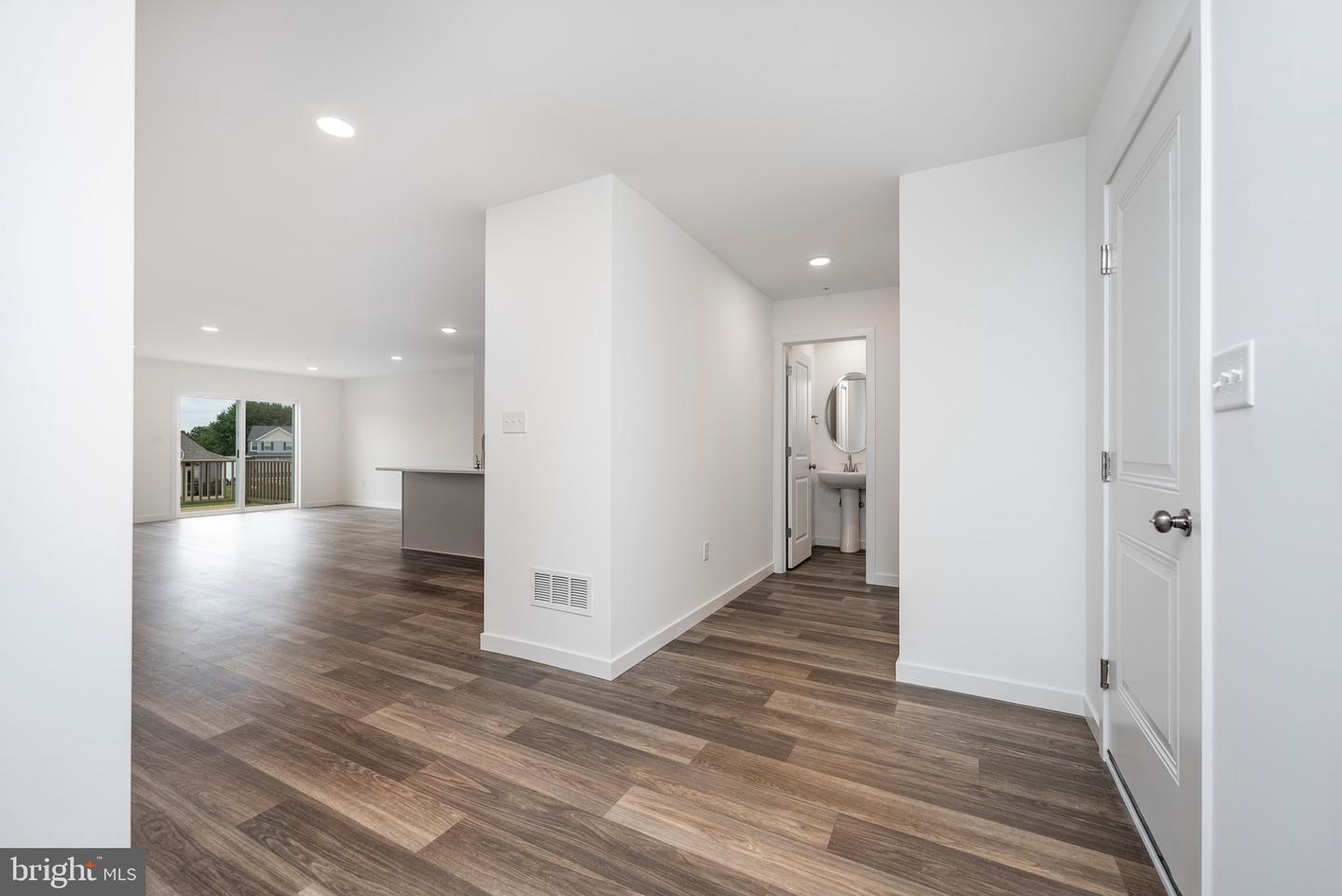228 Central Way Property Photo 4