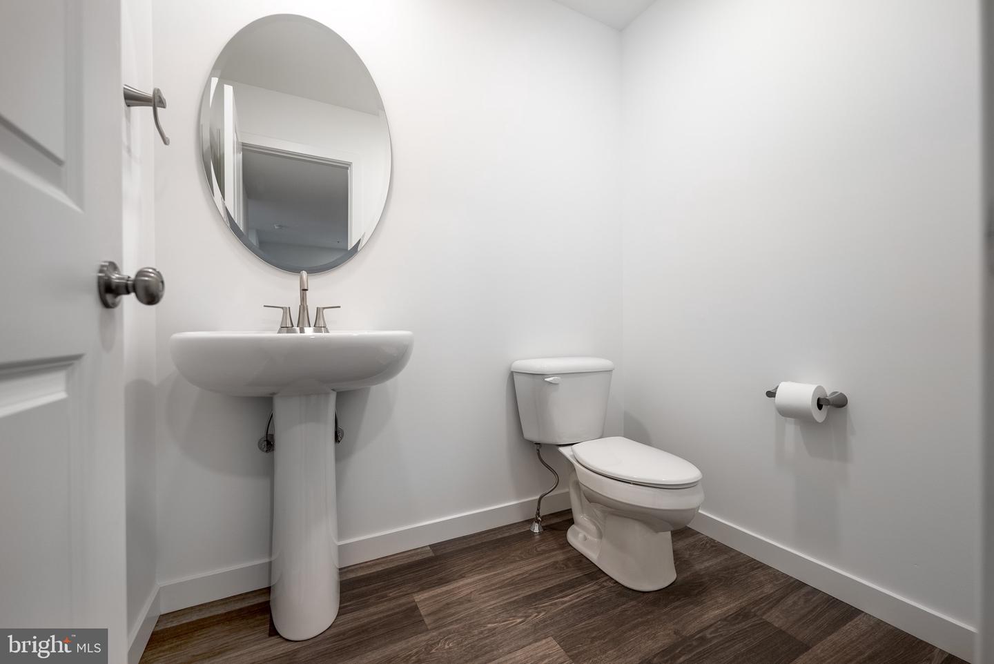 228 Central Way Property Photo 5