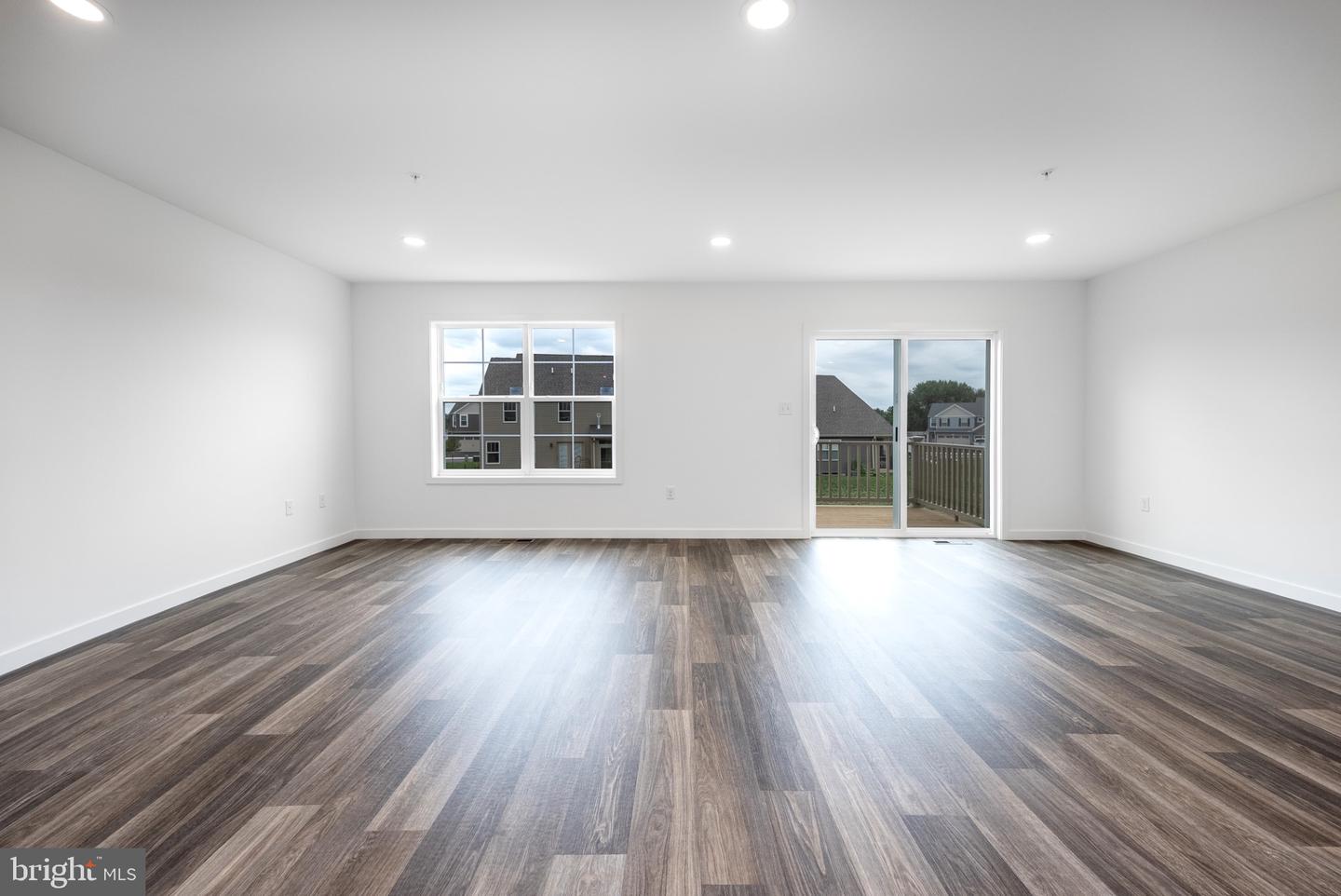 228 Central Way Property Photo 6