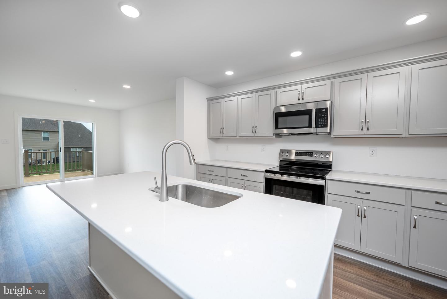 228 Central Way Property Photo 8