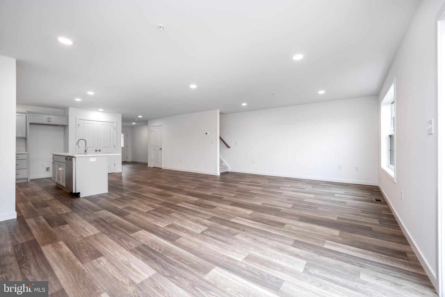 228 Central Way Property Photo 11