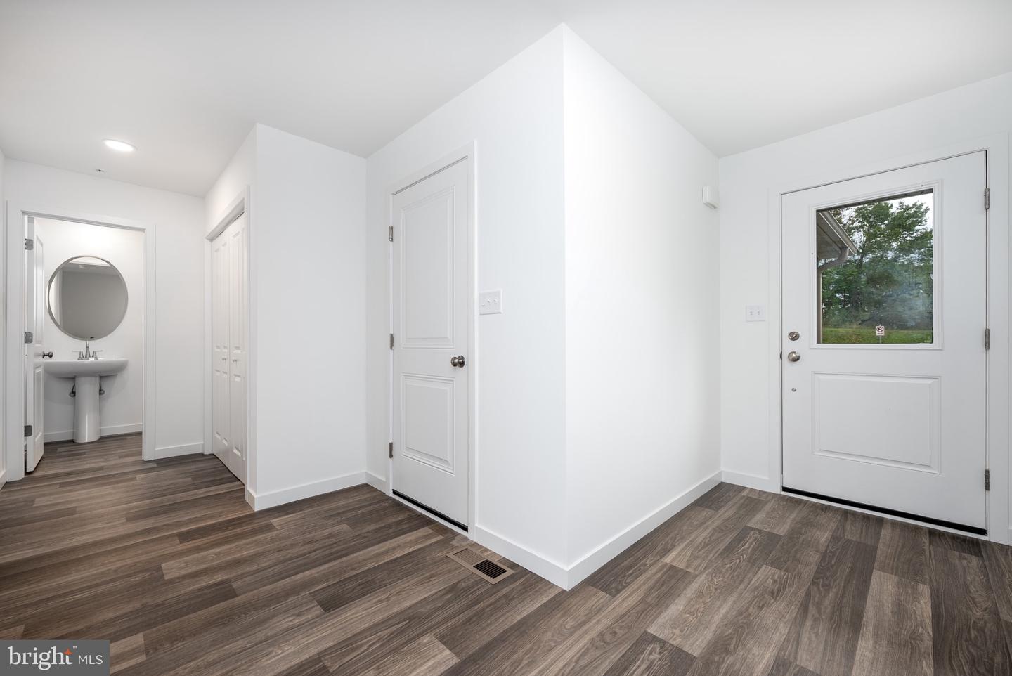 228 Central Way Property Photo 12