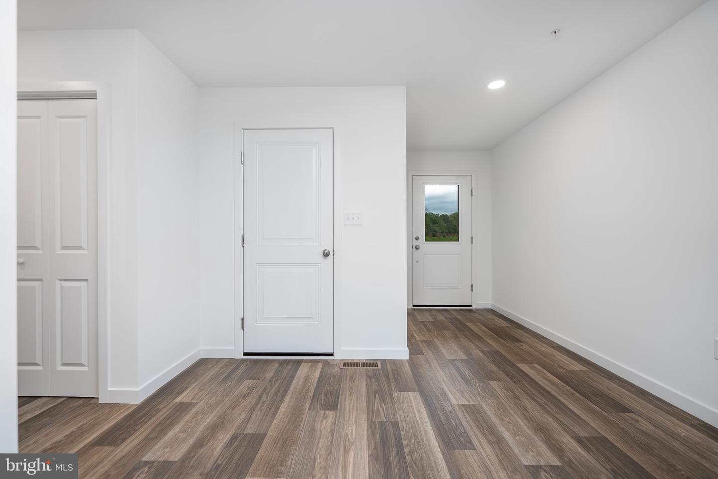 228 Central Way Property Photo 13