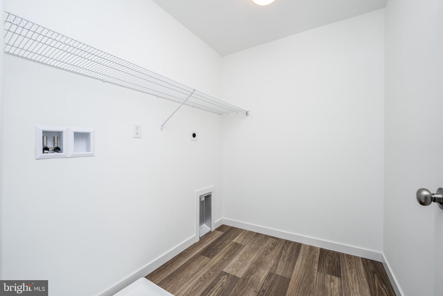 228 Central Way Property Photo 23