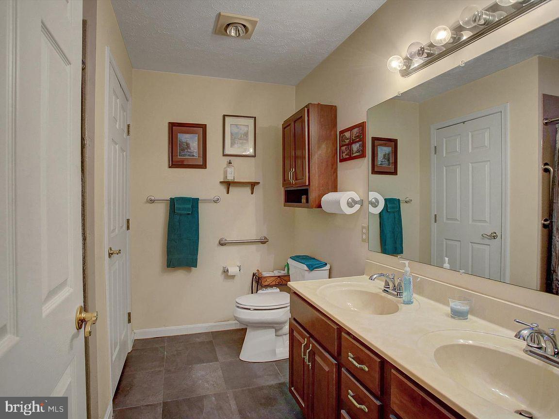2355 Majestic Court Property Photo 4
