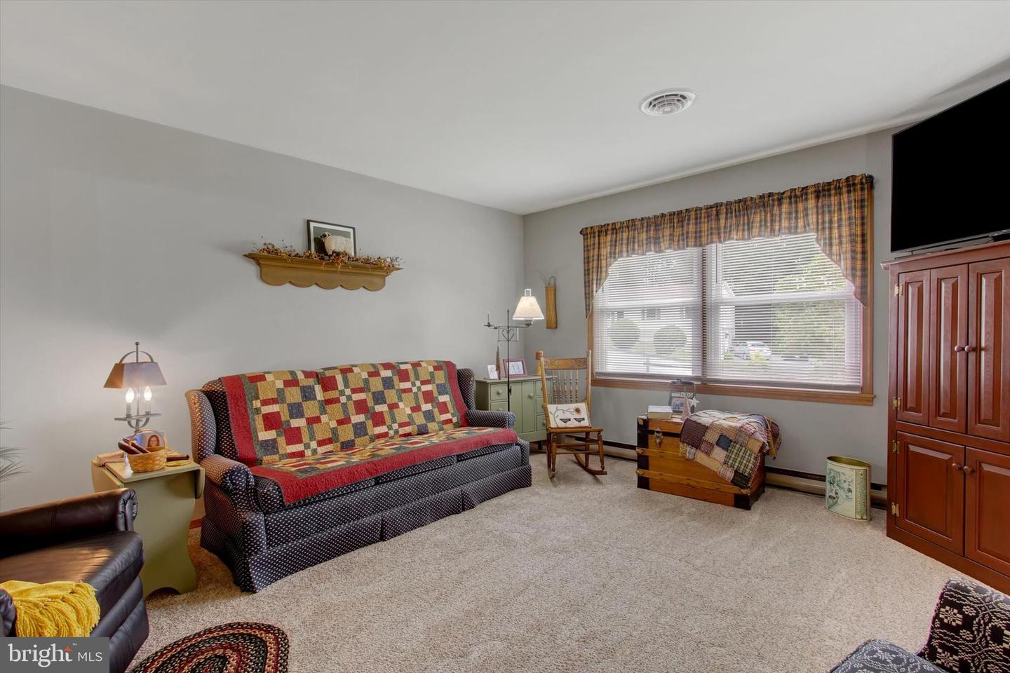 807 Pine Grove Dr Property Photo 5