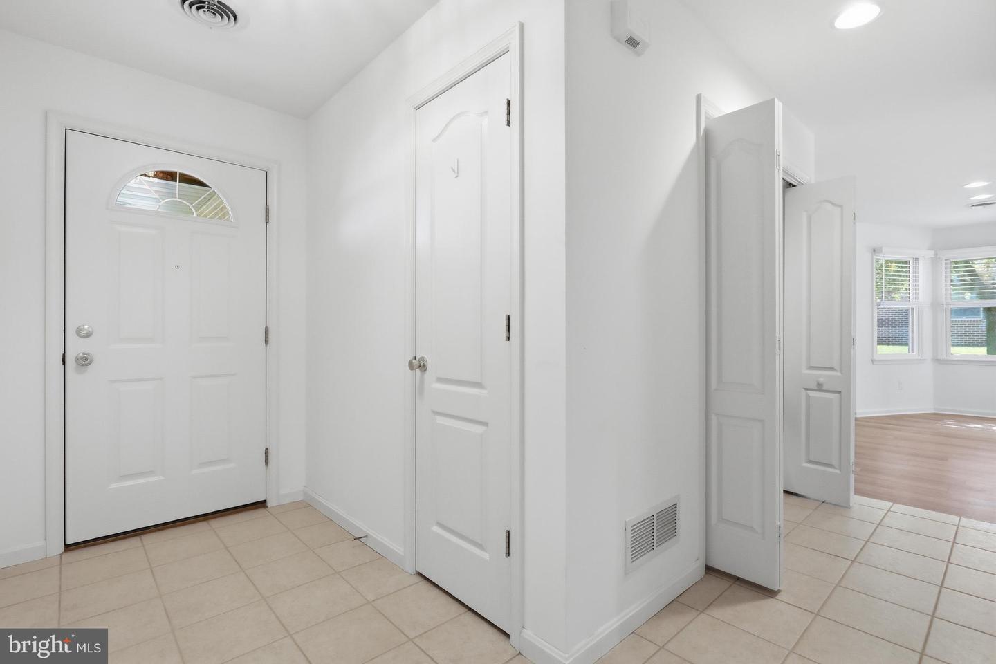 312 Woodvale Drive Property Photo 5