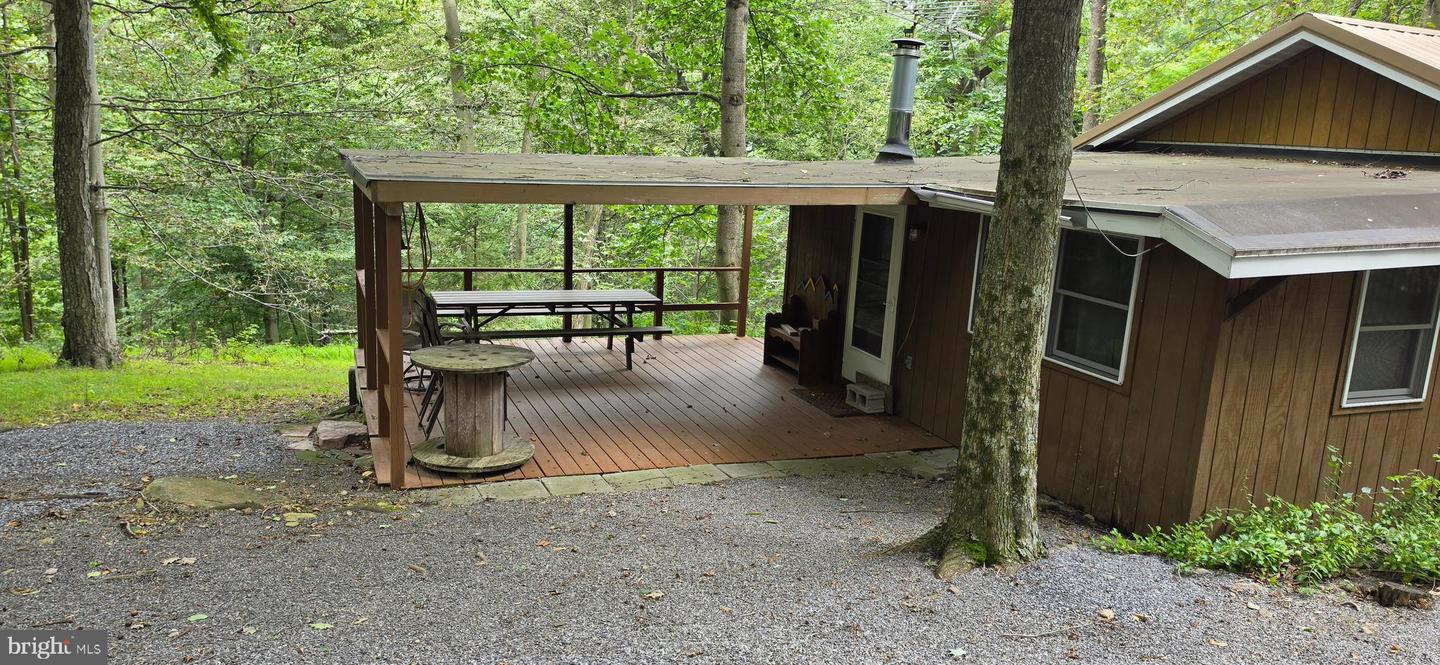 22760 Loop Rd Property Photo 2