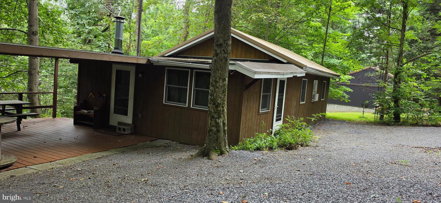 22760 Loop Rd Property Photo 4