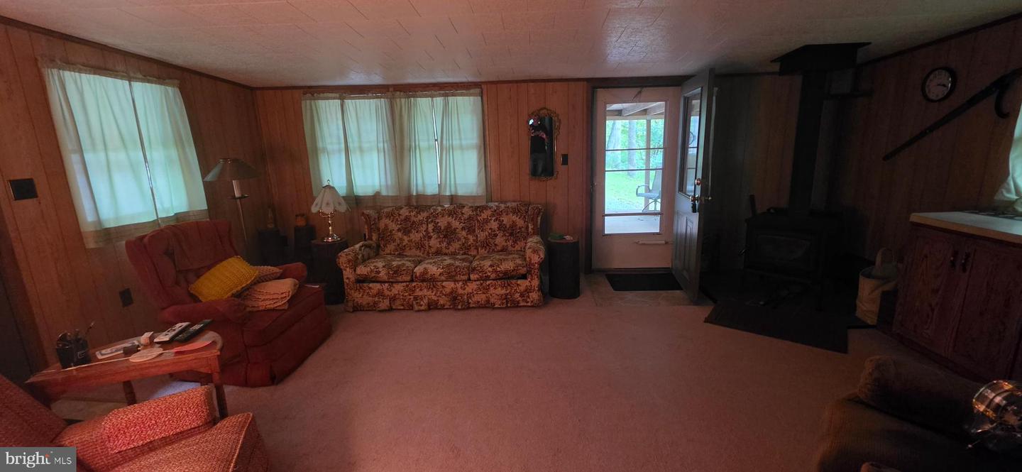 22760 Loop Rd Property Photo 5