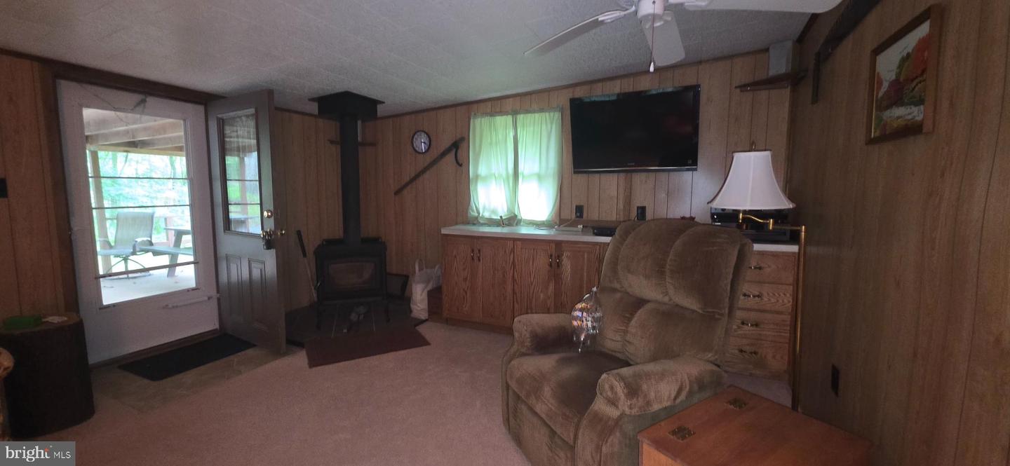 22760 Loop Rd Property Photo 6