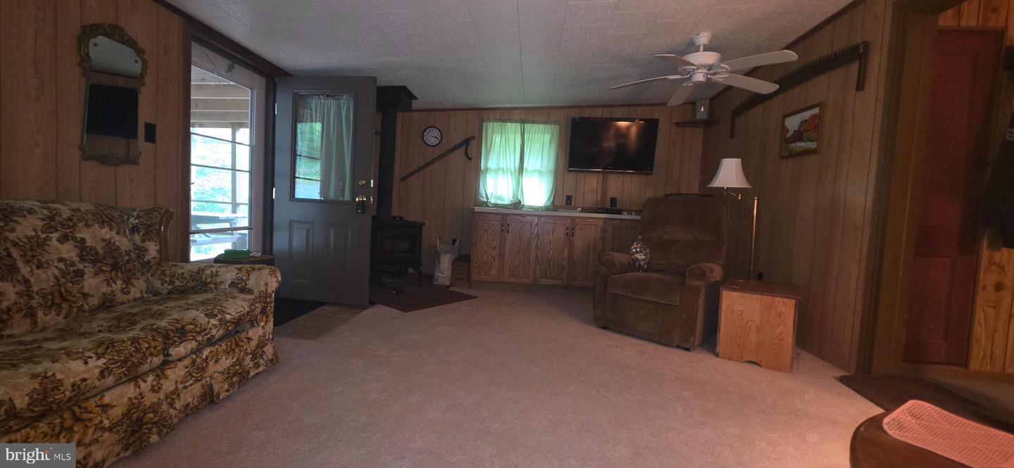 22760 Loop Rd Property Photo 7