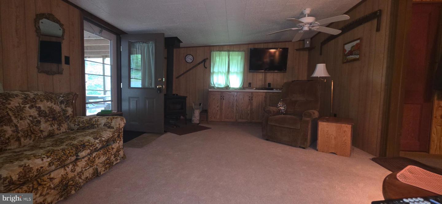 22760 Loop Rd Property Photo 8