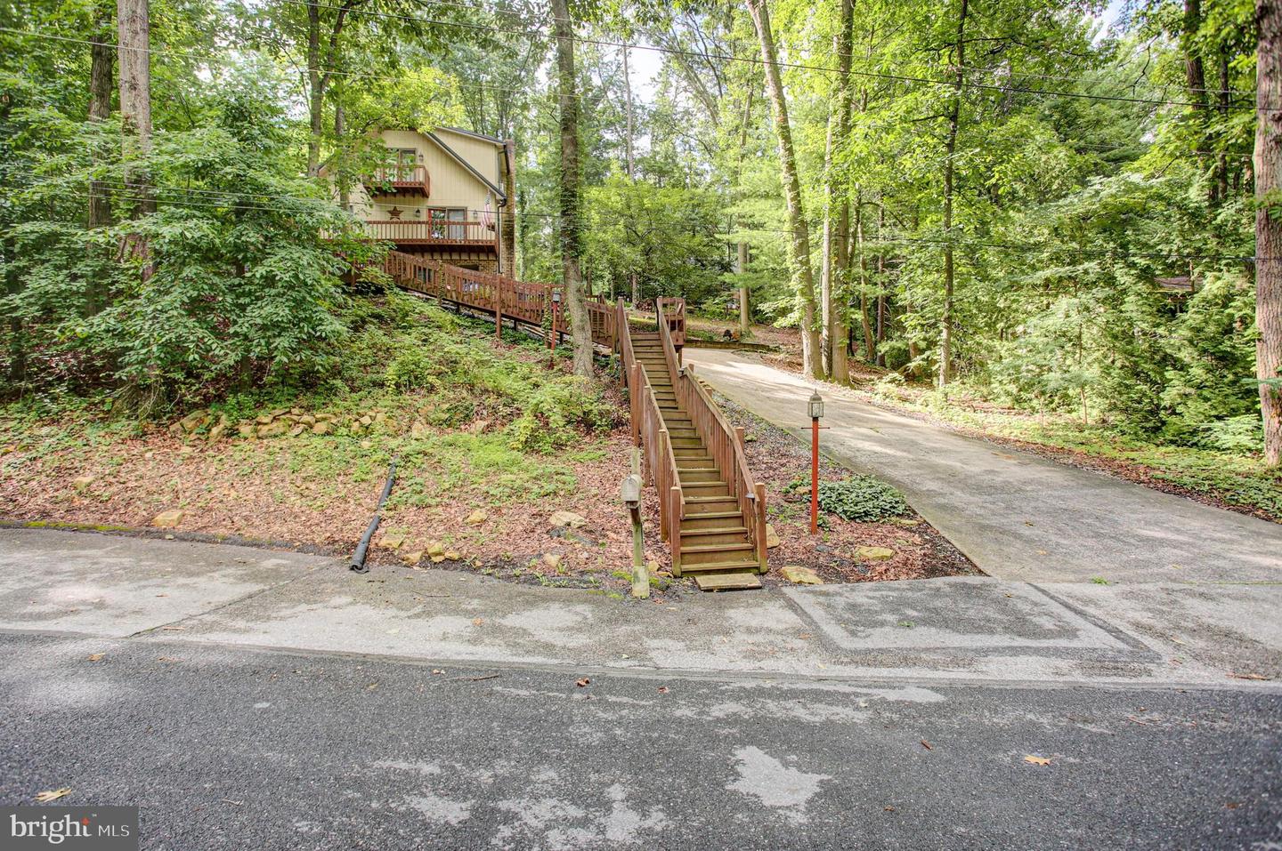 8140 Michaux Drive Property Photo 2