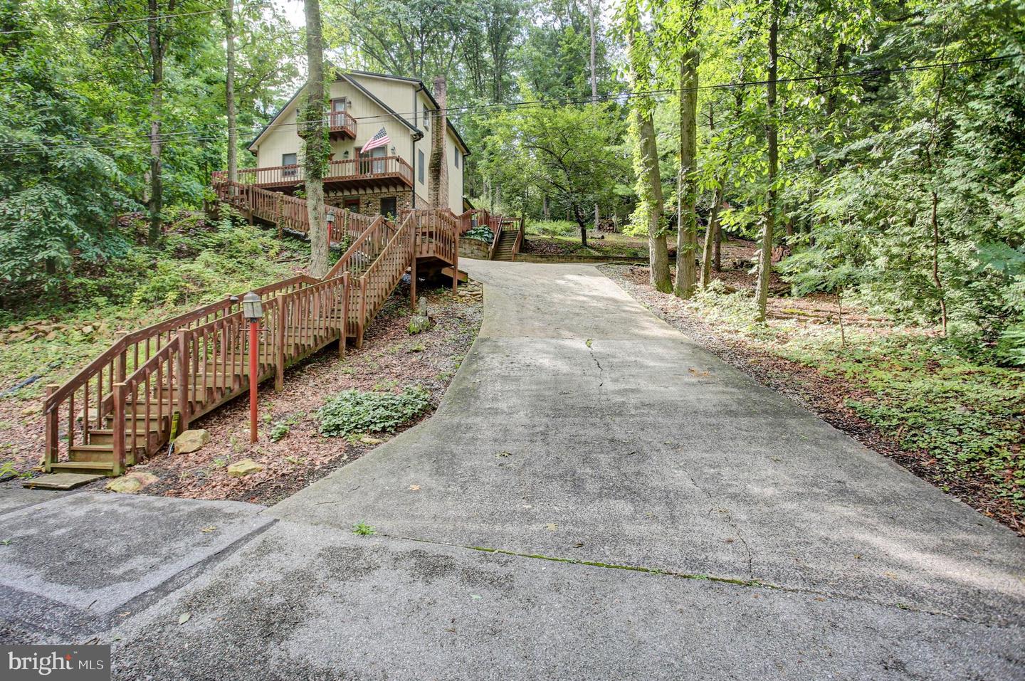 8140 Michaux Drive Property Photo 3