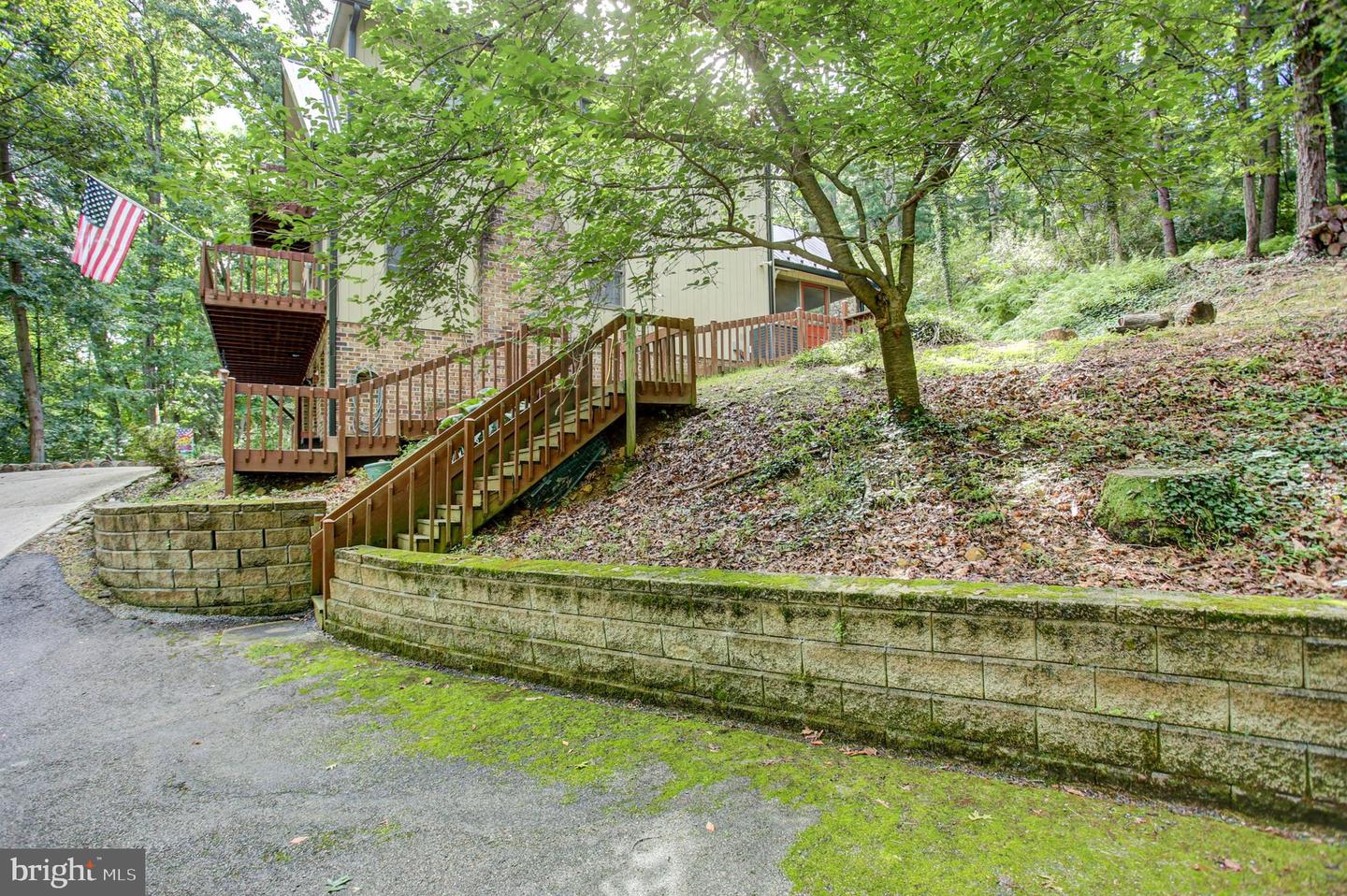 8140 Michaux Drive Property Photo 4