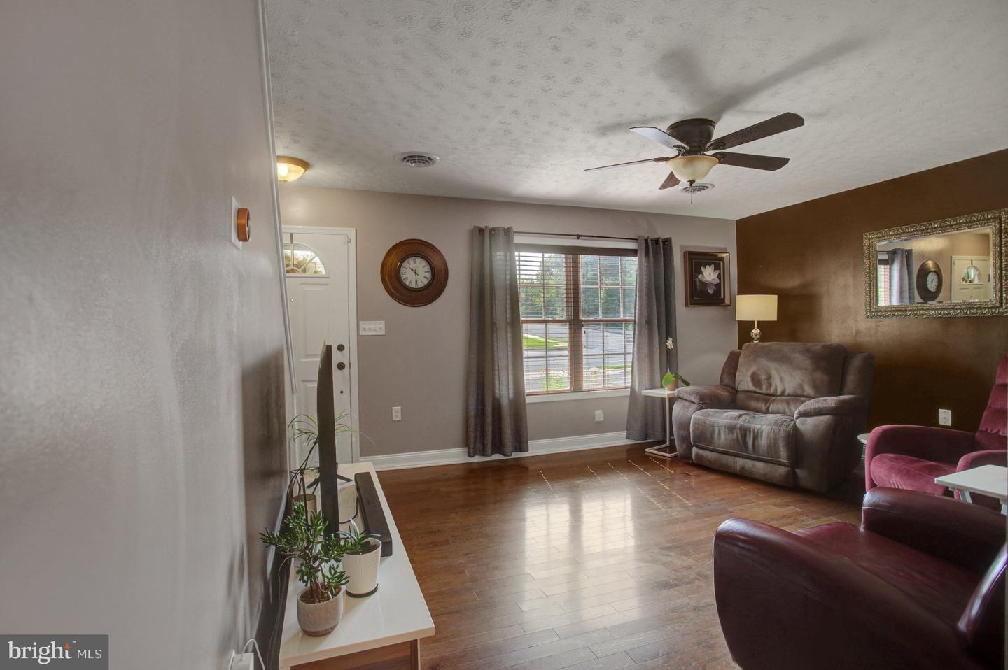 83 Grandview Ave Property Photo 4