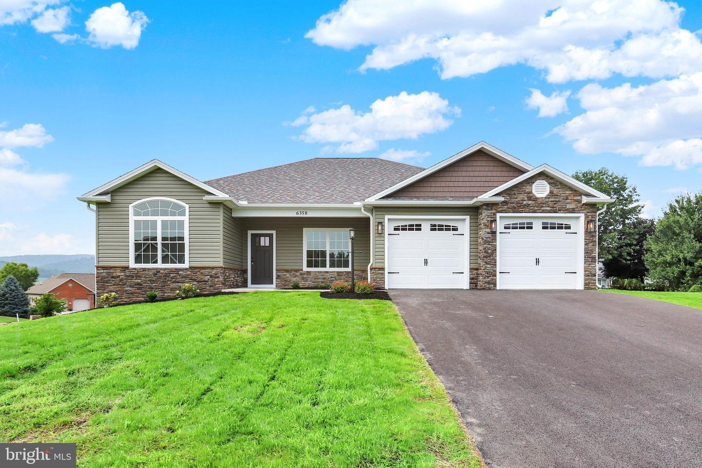 6358 SAUCON VALLEY DR Property Photo 1