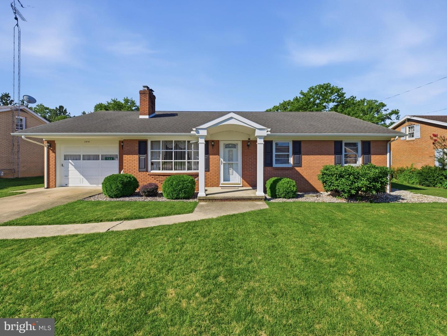544 MENTZER AVE