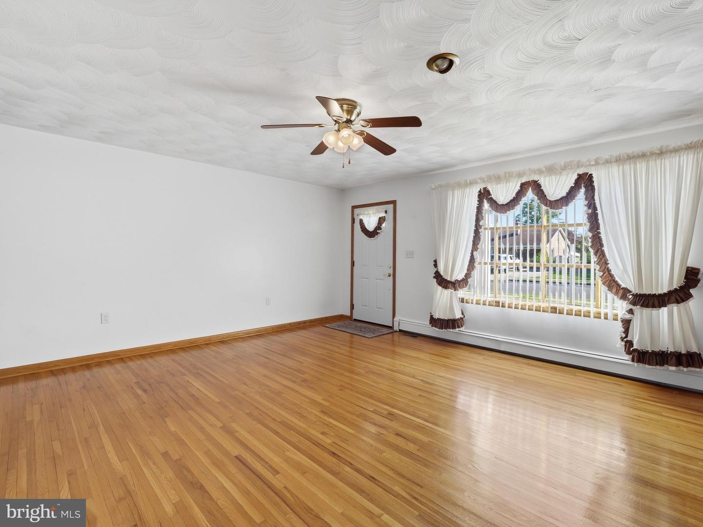 544 Mentzer Ave Property Photo 6