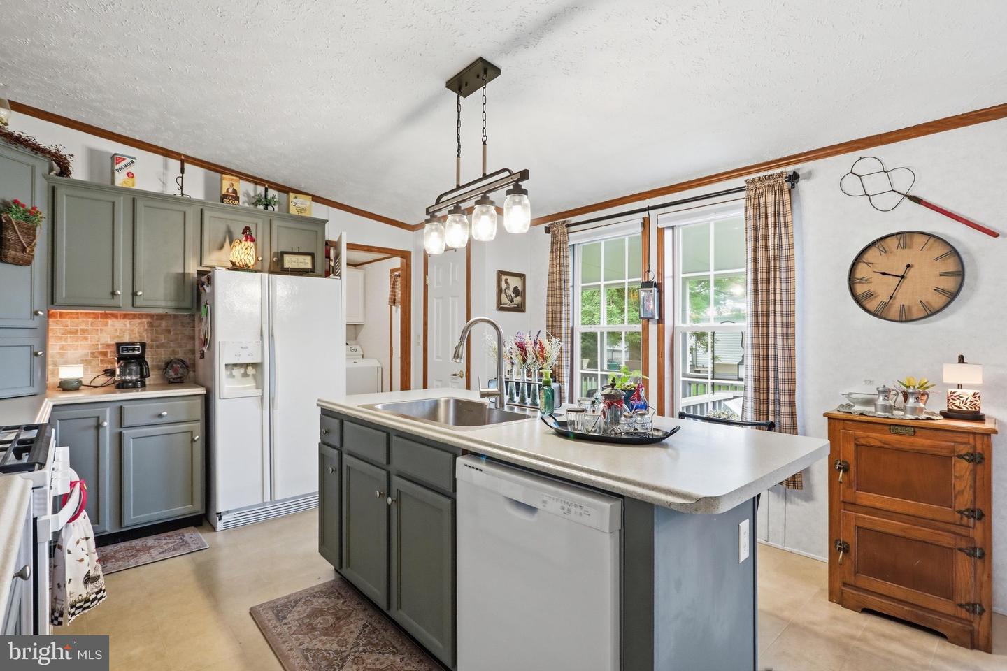 5613 Classic Court Property Photo 11