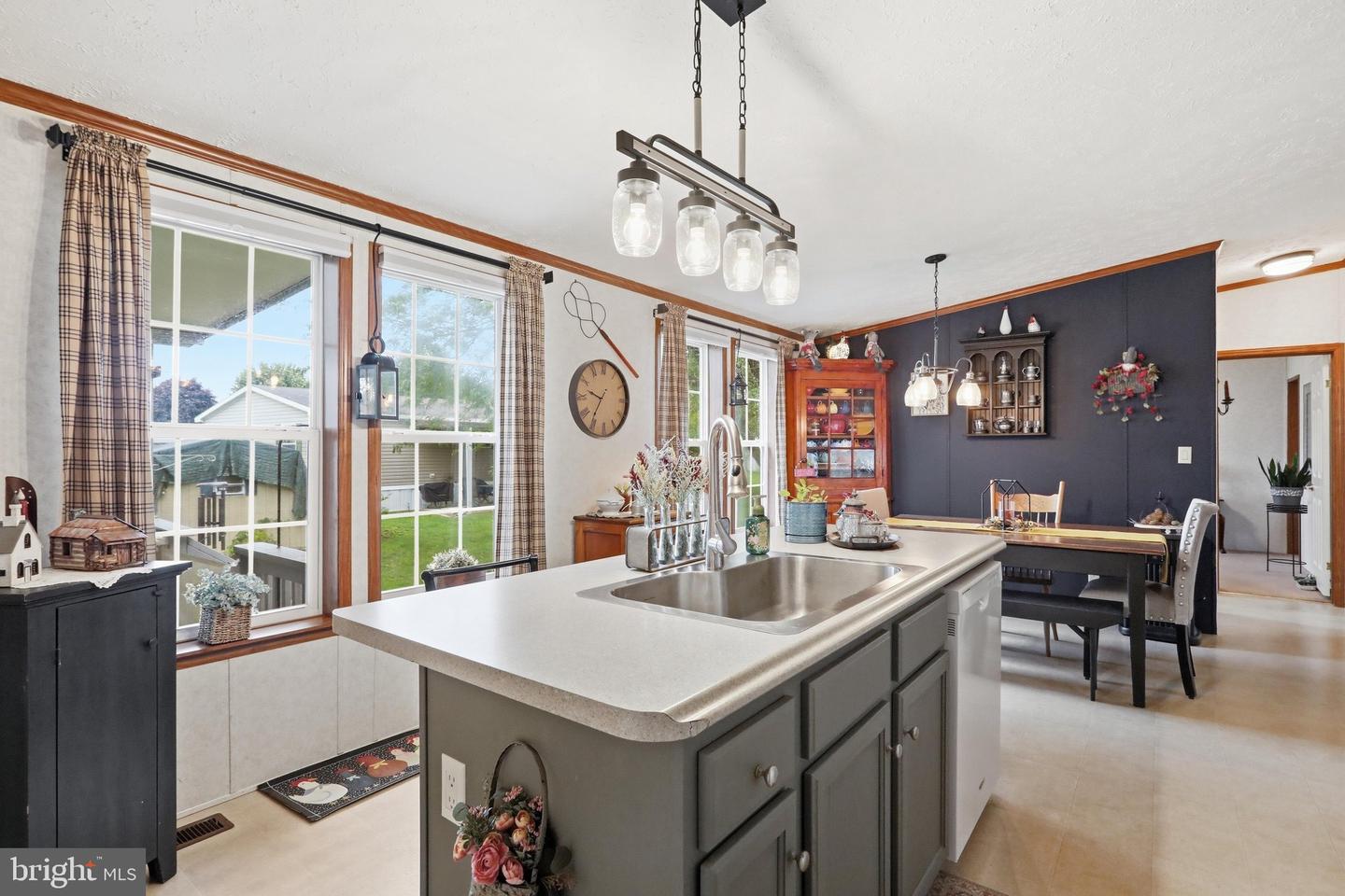 5613 Classic Court Property Photo 15