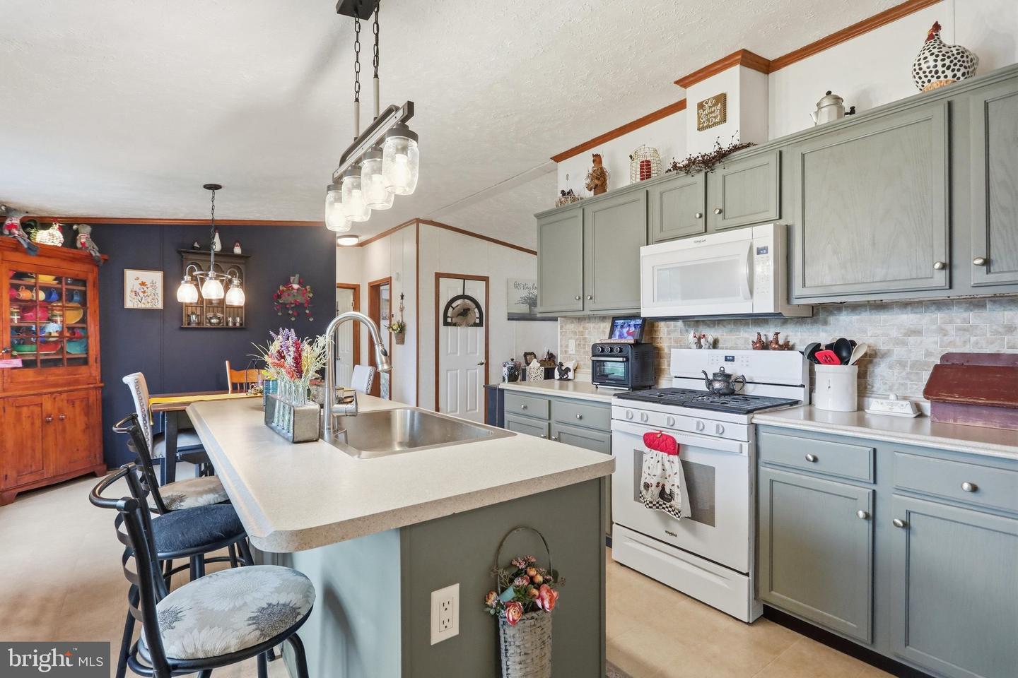 5613 Classic Court Property Photo 16