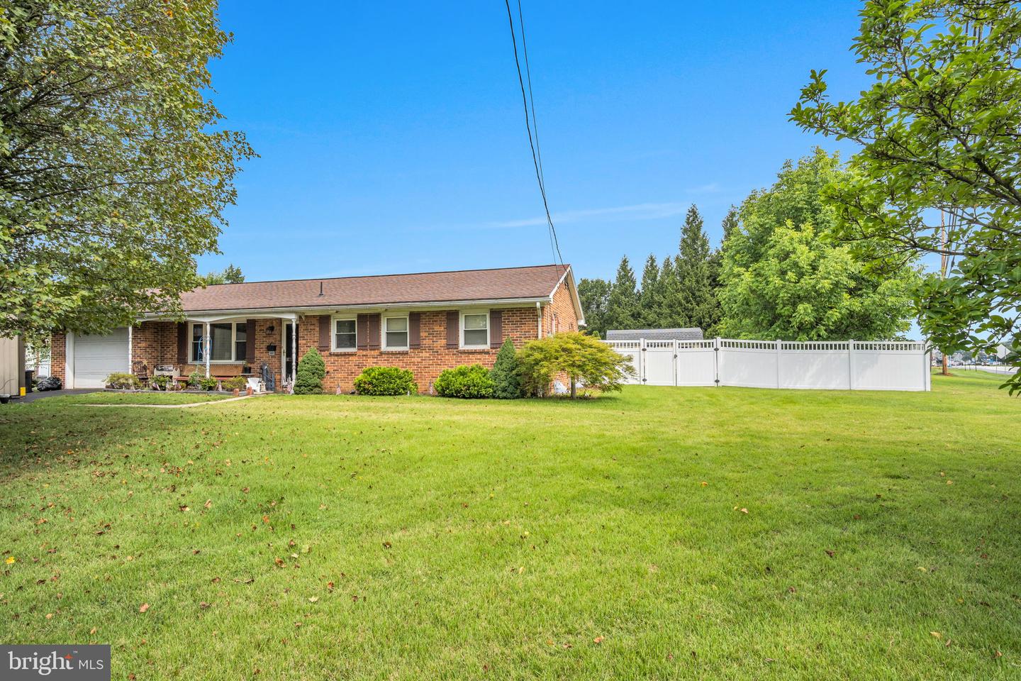 301 Catherine St Property Photo 4