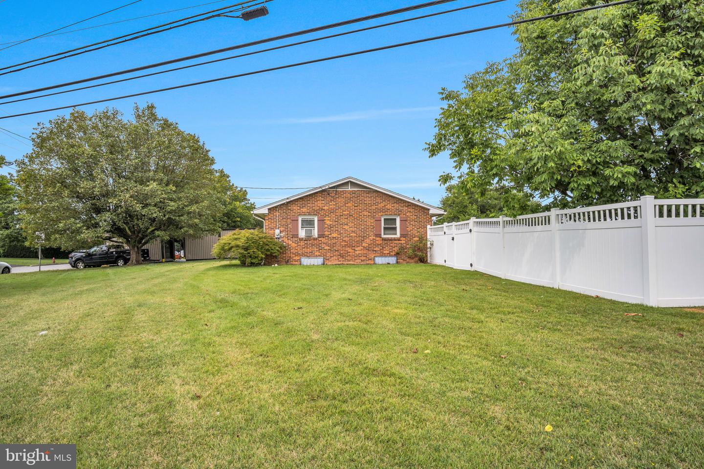 301 Catherine St Property Photo 11