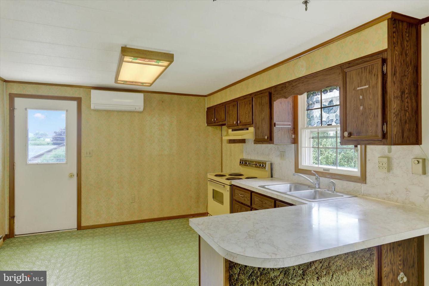 399 Garman Dr Property Photo 7