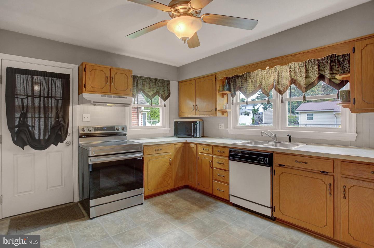 571 Highland Avenue Property Photo 17
