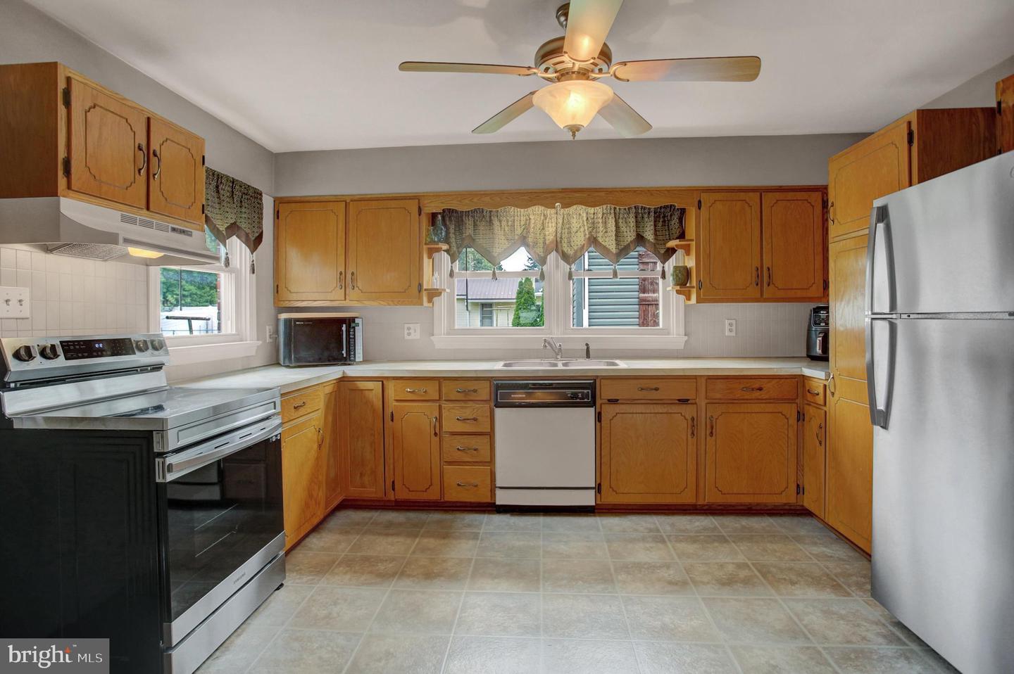 571 Highland Avenue Property Photo 18